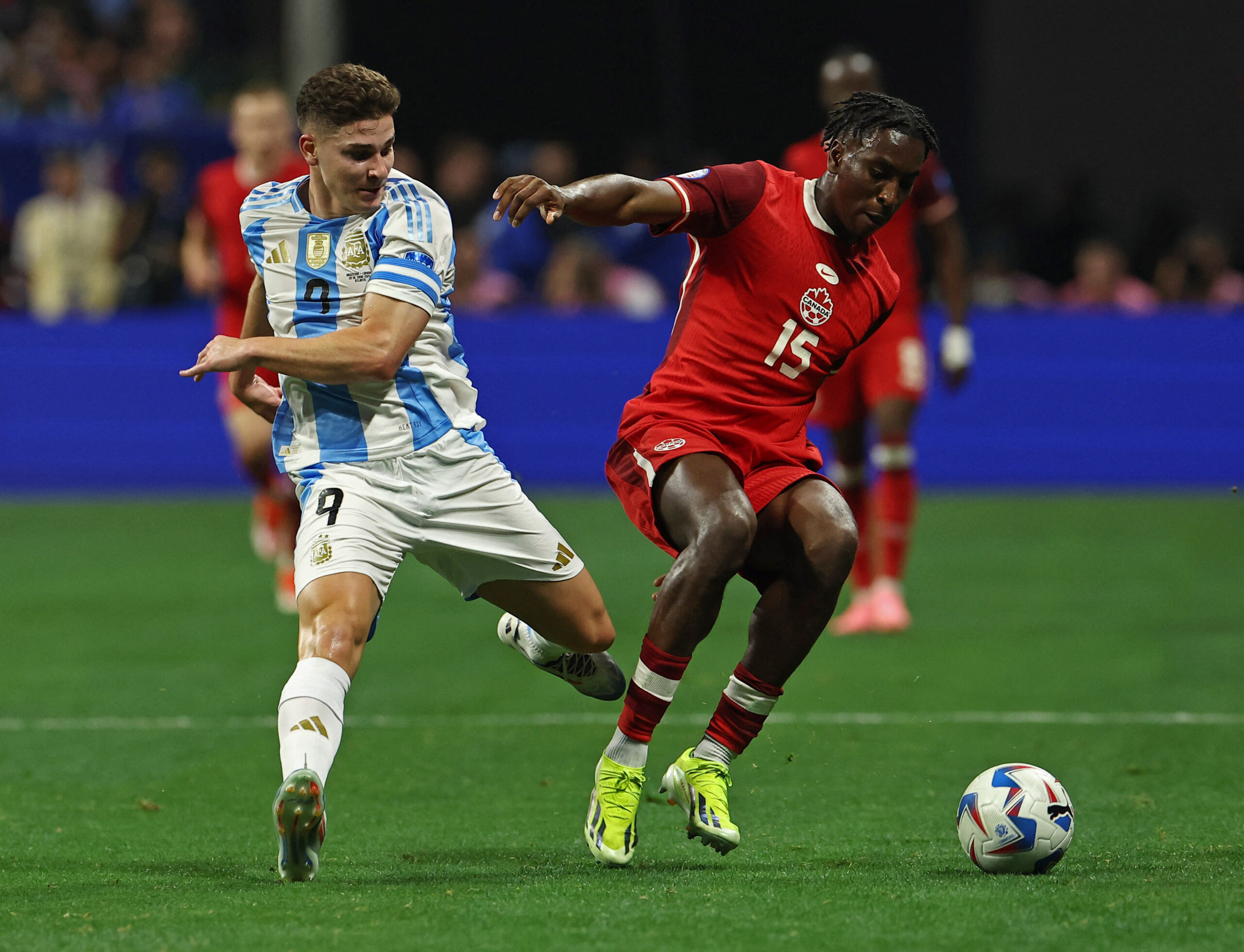 Argentina gana 2-0 a Canadá en el partido inaugural de la Copa América de fútbol.